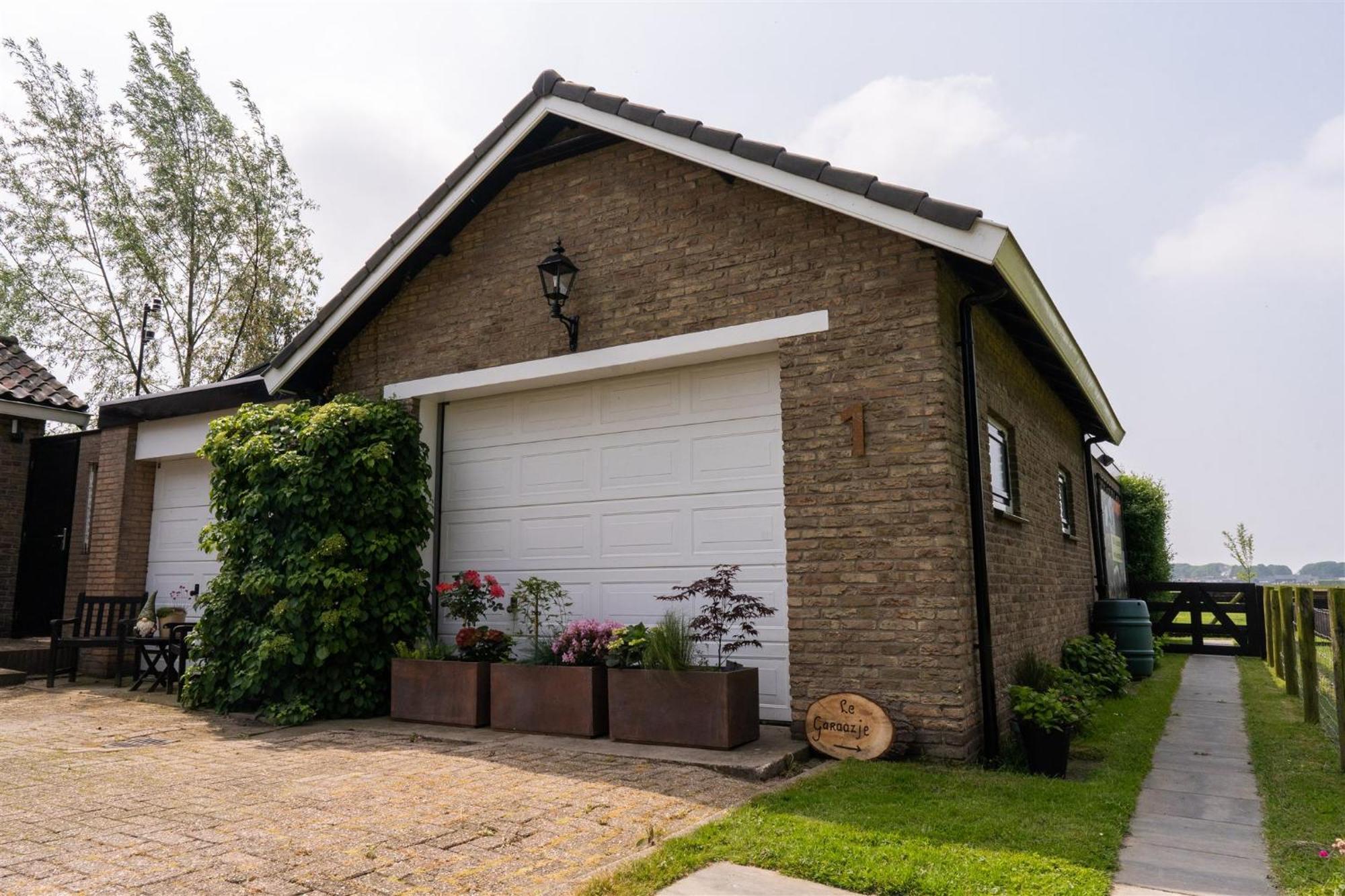Vakantiewoning Le Garaazje 'S-Gravendeel エクステリア 写真