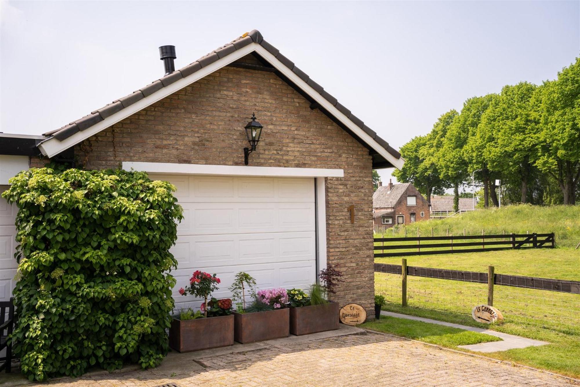 Vakantiewoning Le Garaazje 'S-Gravendeel エクステリア 写真