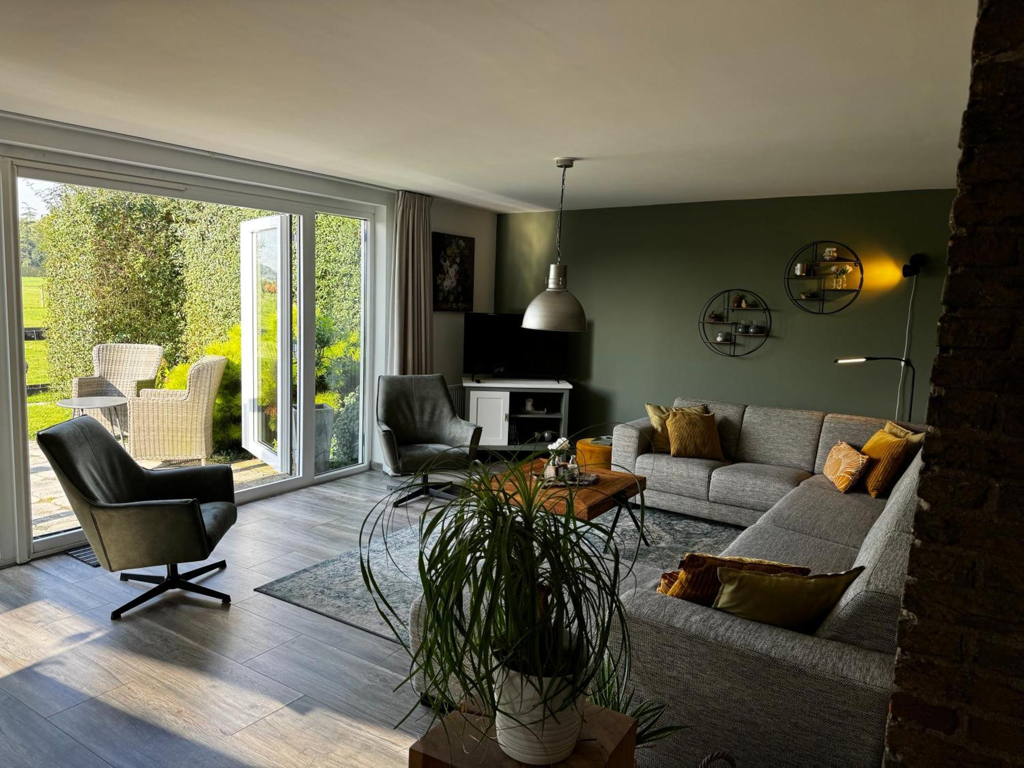 Vakantiewoning Le Garaazje 'S-Gravendeel エクステリア 写真